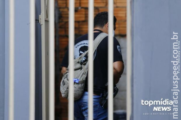Rapaz é executado com 12 tiros dentro de casa no Lageado Rapaz é executado com 12 tiros dentro de casa no Lageado