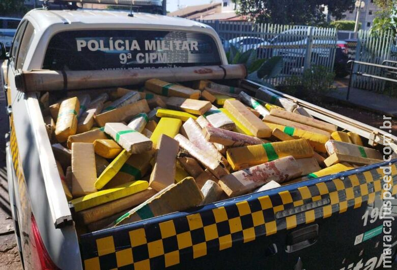 Traficante quebra perna ao capotar carro carregado com tabletes de maconha Traficante quebra perna ao capotar carro carregado com tabletes de maconha
