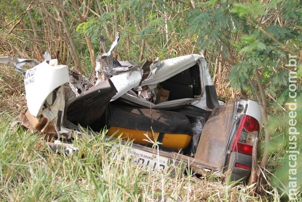 Acidente entre carro e carreta mata um na BR-060 Acidente entre carro e carreta mata um na BR-060