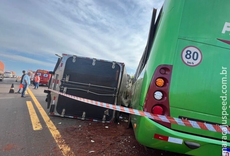 Acidente envolvendo caminhão e ônibus deixa uma pessoa morta na MS-134