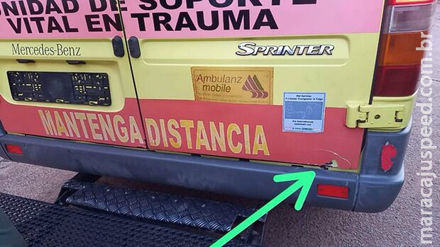 Ambulância é atacada por pistoleiros após socorrer homem baleado Ambulância é atacada por pistoleiros após socorrer homem baleado