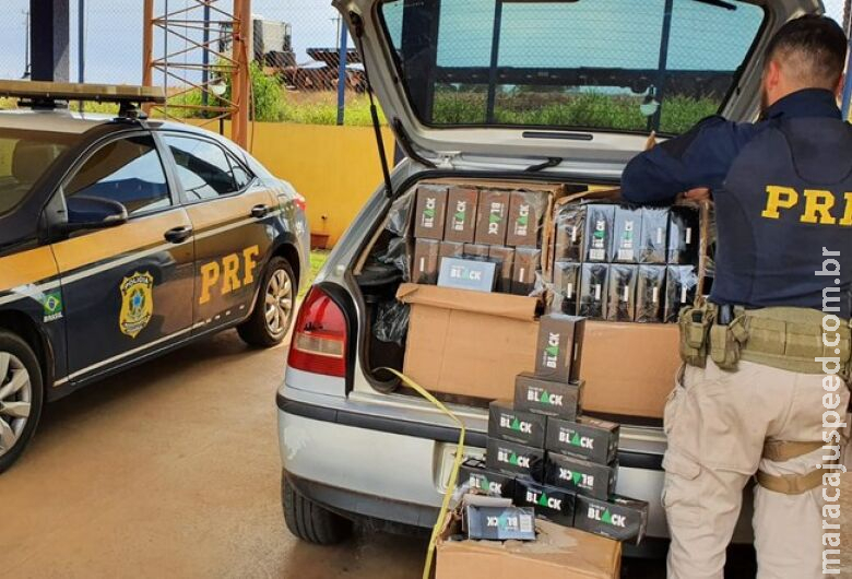 Após fuga de indivíduo, PRF localiza contrabando milionário de cigarro Após fuga de indivíduo, PRF localiza contrabando milionário de cigarro
