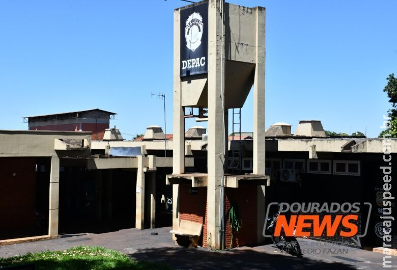 Assaltante ameaça vítima com faca para levar dinheiro e cartões