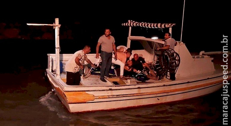 Barco afunda na costa da Síria e deixa ao menos 73 migrantes mortos Barco afunda na costa da Síria e deixa ao menos 73 migrantes mortos