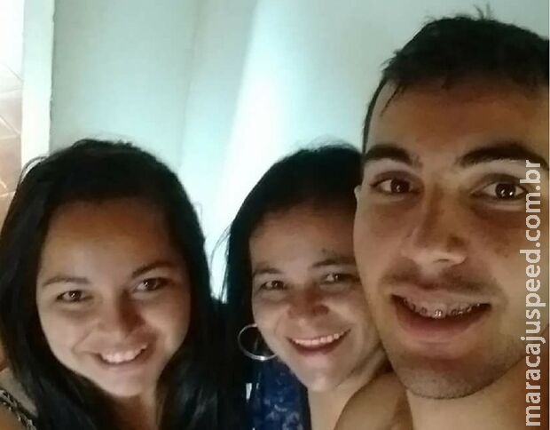 Bebê de mulher esfaqueada por tentar defender a mãe da morte está bem Bebê de mulher esfaqueada por tentar defender a mãe da morte está bem