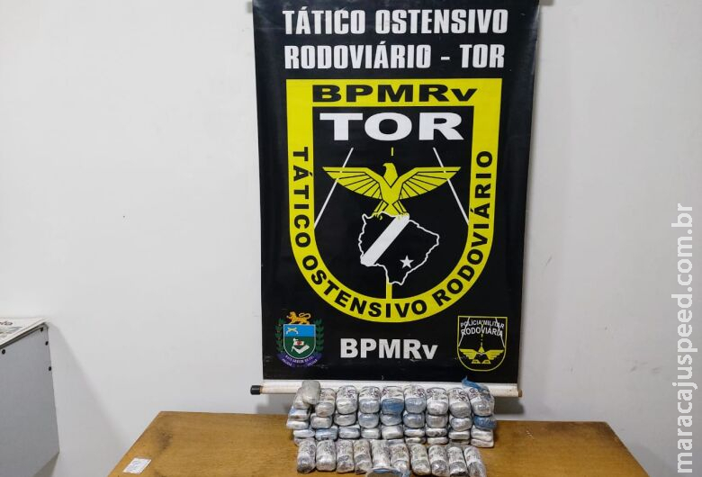 Casal é preso transportando carga de entorpecente em veículo Casal é preso transportando carga de entorpecente em veículo