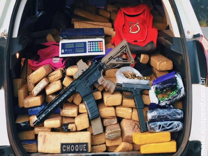 Choque prende quatro pessoas, fecha depósito de drogas no Tijuca e apreende armas