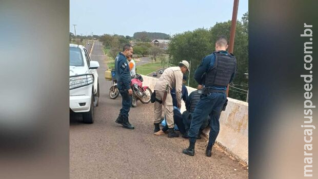 Com sinais de depressão, jovem é salva em pontilhão da Duque de Caxias Com sinais de depressão, jovem é salva em pontilhão da Duque de Caxias