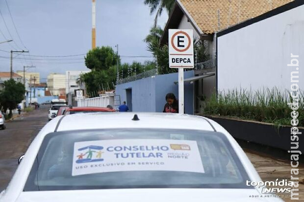 Criança de 5 anos judia de menino de 3 e caso vai parar na delegacia