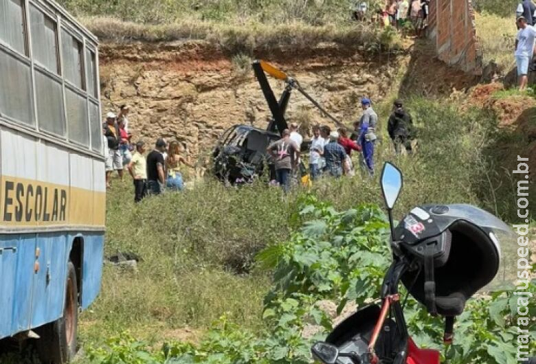 Deputado federal sobrevive após queda de helicóptero Deputado federal sobrevive após queda de helicóptero