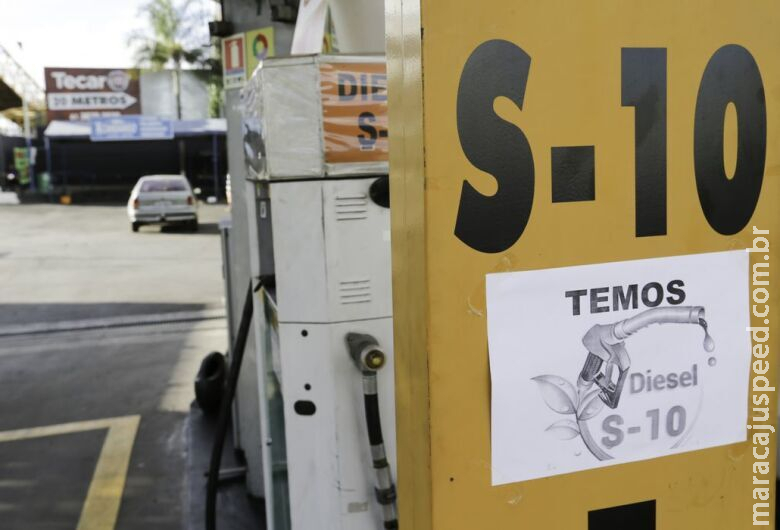 Diesel fica mais barato nas refinarias a partir de hoje Diesel fica mais barato nas refinarias a partir de hoje