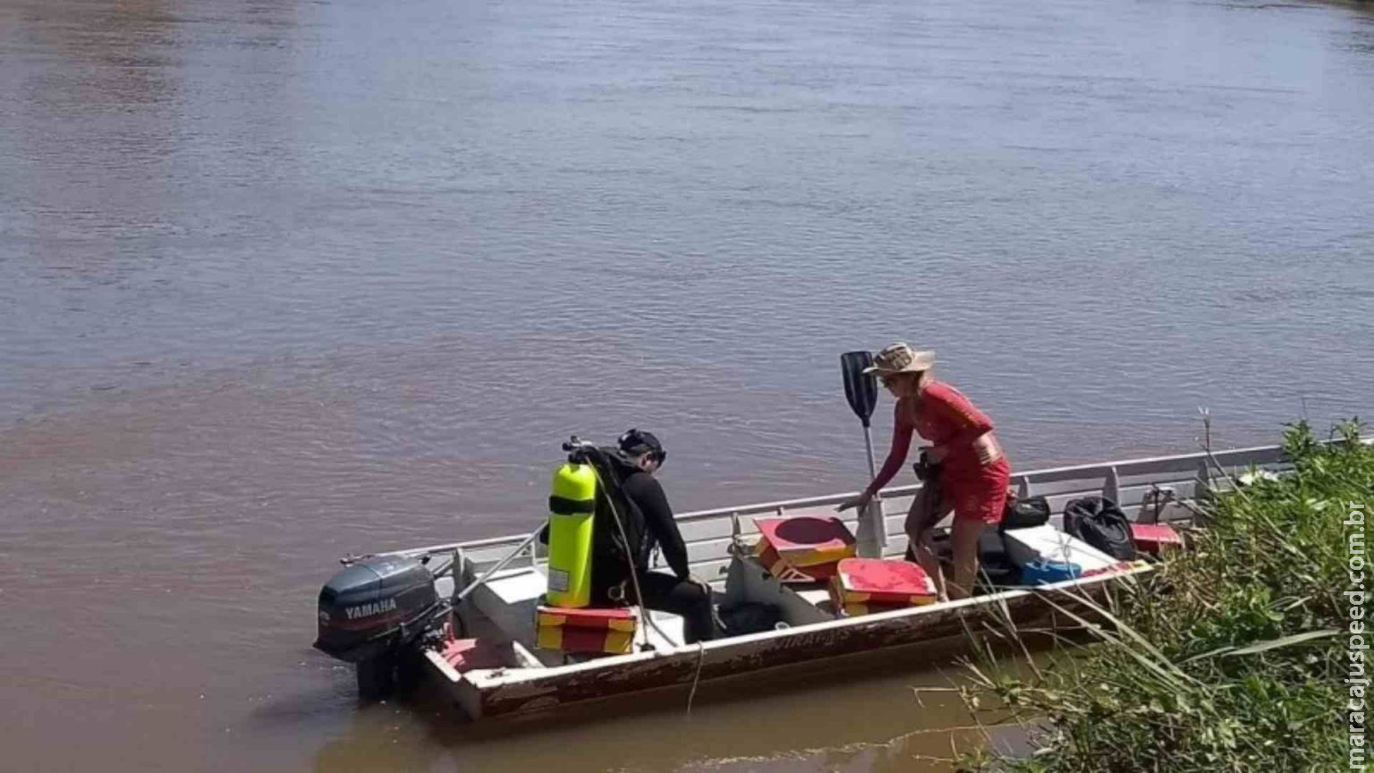 Durante pescaria e bebedeira entre amigos, homem cai de barco e some em rio