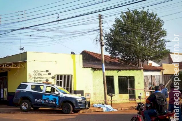 Encontrado pendurado em poste, homem morre após tentativa de reanimação Encontrado pendurado em poste, homem morre após tentativa de reanimação