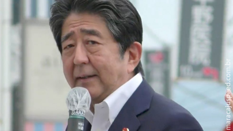 Homem ateia fogo em si mesmo perto do gabinete de premiê japonês Homem ateia fogo em si mesmo perto do gabinete de premiê japonês