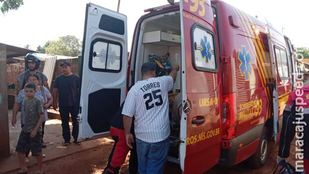 Homem cai de altura de 3 metros após tentar consertar telhado no Tijuca