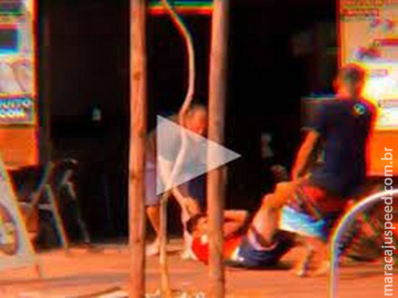 Homem é arrastado de chiparia e apanha após suspeita de furto Homem é arrastado de chiparia e apanha após suspeita de furto
