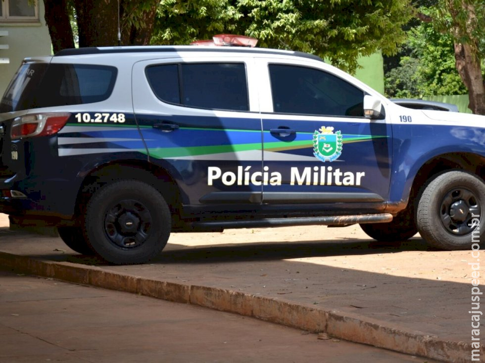 Homem é preso após esposa se libertar de cárcere e procurar polícia