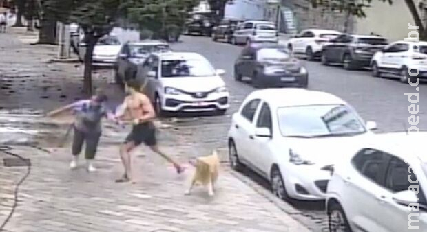 Homem se irrita com desperdício de água e agride faxineira que lavava calçada em BH Homem se irrita com desperdício de água e agride faxineira que lavava calçada em BH