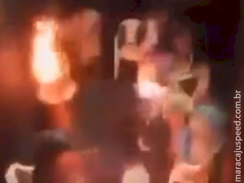 Homem sofre queimaduras após explosão durante churrasco Homem sofre queimaduras após explosão durante churrasco