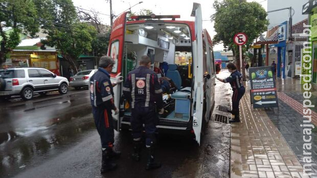 Idoso é atropelado em meio a chuva forte no Centro de Campo Grande (vídeo) Idoso é atropelado em meio a chuva forte no Centro de Campo Grande (vídeo)