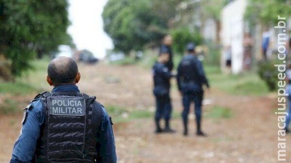 Idoso se irrita após sumiço de esposa e acaba preso com arma no Los Angeles