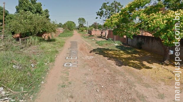 Jovem toma dois tiros na frente de casa no Jardim Macaúbas