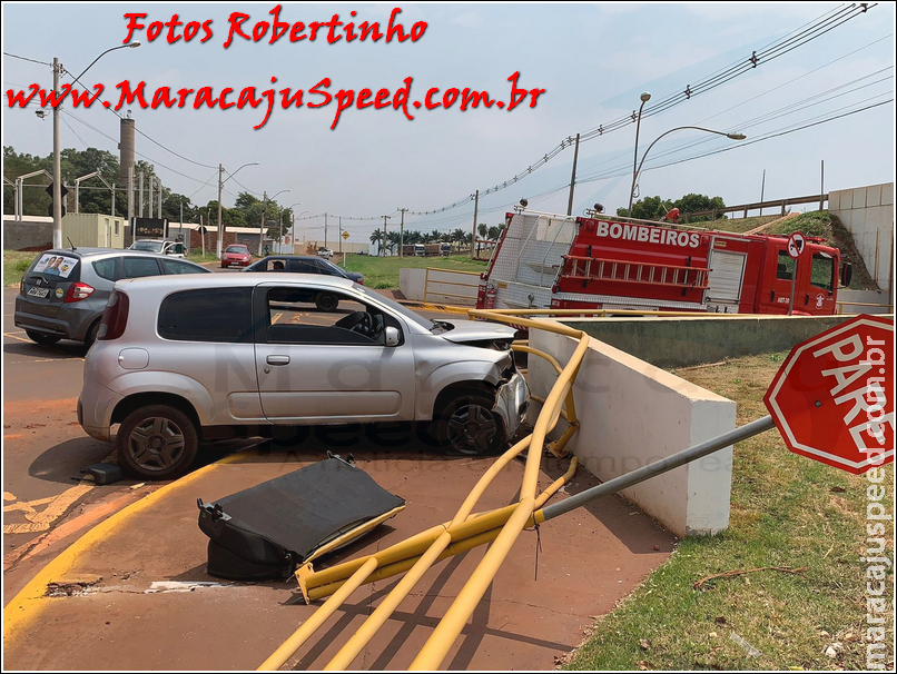 Maracaju: Bombeiros atendem ocorrência de colisão de veículo contra proteção do viaduto Av. Mário Correa Maracaju: Bombeiros atendem ocorrência de colisão de veículo contra proteção do viaduto Av. Mário Correa