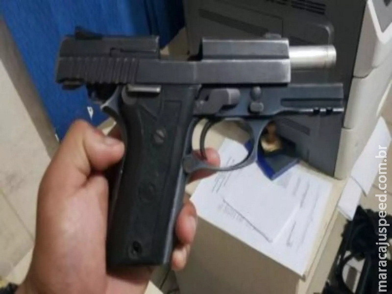 Marido de PM preso após atirar com arma da esposa ganha liberdade com fiança de R$ 1,2 mil Marido de PM preso após atirar com arma da esposa ganha liberdade com fiança de R$ 1,2 mil