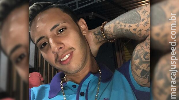 Médicos retiram sedação e aguardam jovem baleado em tabacaria acordar na Santa Casa Médicos retiram sedação e aguardam jovem baleado em tabacaria acordar na Santa Casa