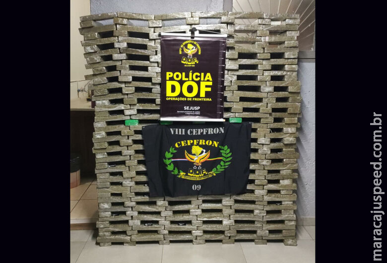 Motorista abandona carro com mais de 300 kg de maconha e foge a pé Motorista abandona carro com mais de 300 kg de maconha e foge a pé