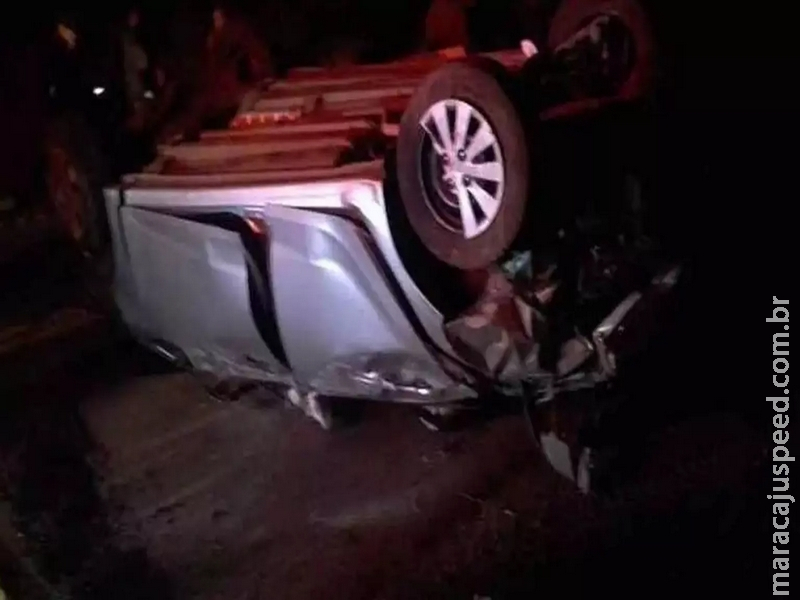 Motorista invade pista, provoca capotamento e bebê é socorrido com ferimentos na MS-164 Motorista invade pista, provoca capotamento e bebê é socorrido com ferimentos na MS-164