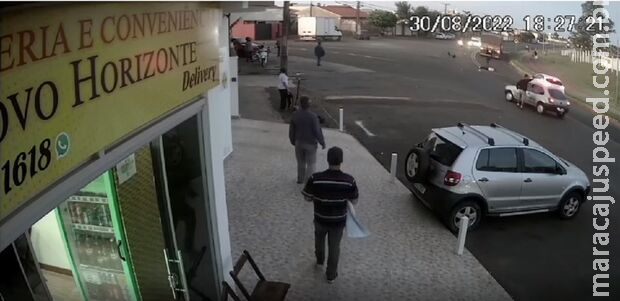 Mulher bate em caminhão e Mulher bate em caminhão e