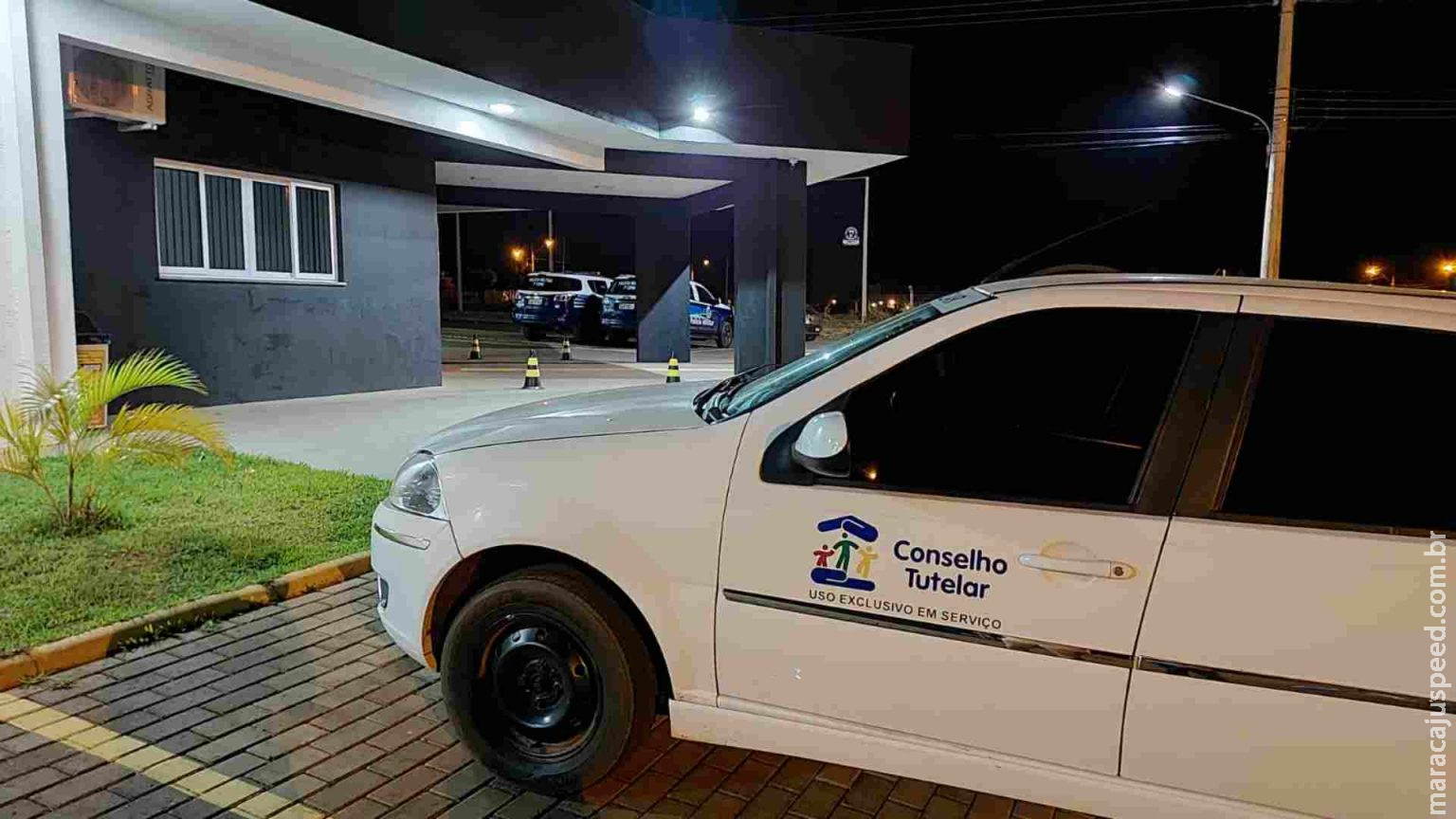Mulher é presa após condenação por deixar filha de 12 anos ser estuprada em troca de bebida