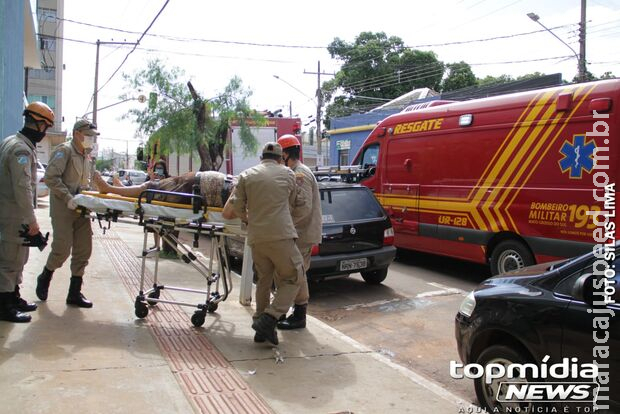 Mulher surta, quebra móveis e coloca fogo dentro de quarto no São Jorge da Lagoa