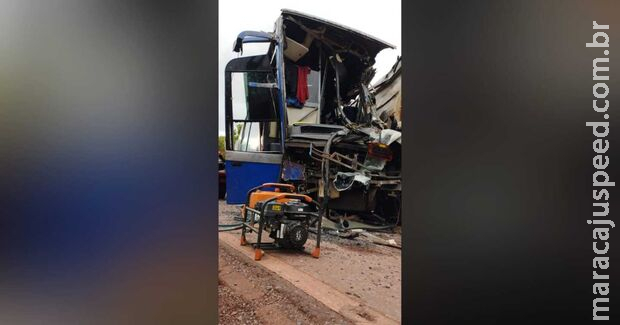 Ônibus envolvido em acidente transportava clandestinamente 40 bolivianos Ônibus envolvido em acidente transportava clandestinamente 40 bolivianos
