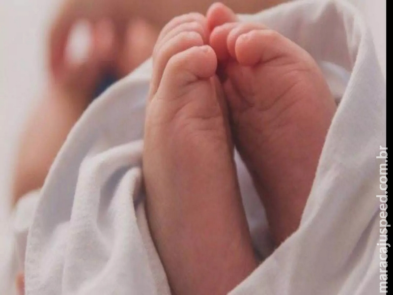 Padrasto arremessa bebê de 3 meses no chão durante briga e criança fica em estado grave Padrasto arremessa bebê de 3 meses no chão durante briga e criança fica em estado grave
