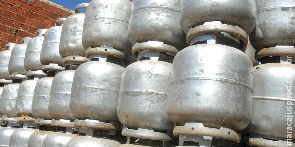 Petrobras reduz preço do gás de cozinha para distribuidoras Petrobras reduz preço do gás de cozinha para distribuidoras