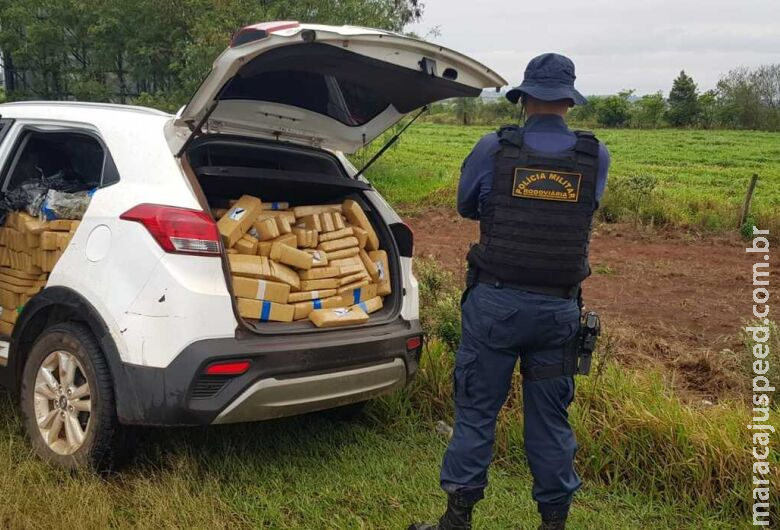 Polícia apreende 680 quilos de maconha e recupera veículo roubado Polícia apreende 680 quilos de maconha e recupera veículo roubado