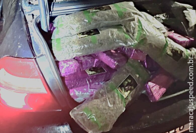 Polícia encontra carro capotado na BR-463 com mais de 400 quilos de drogas 