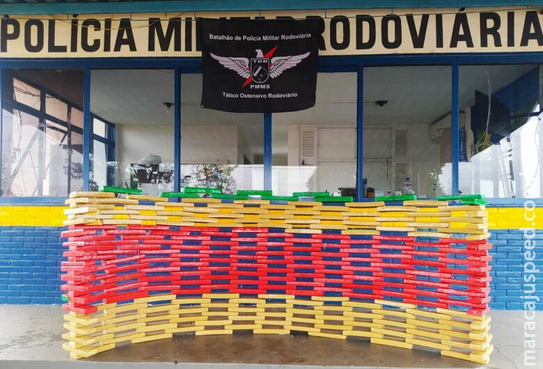 Polícia Militar apreende 240 quilos de maconha na região de fronteira Polícia Militar apreende 240 quilos de maconha na região de fronteira
