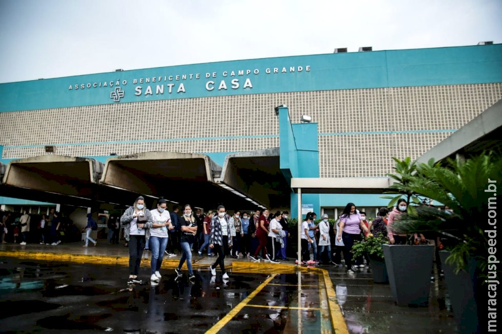 Por tempo indeterminado, enfermeiros da Santa Casa paralisam por reajuste salarial Por tempo indeterminado, enfermeiros da Santa Casa paralisam por reajuste salarial