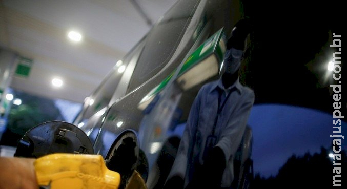 Preço do diesel recua mais de 3% nos postos no início de setembro Preço do diesel recua mais de 3% nos postos no início de setembro
