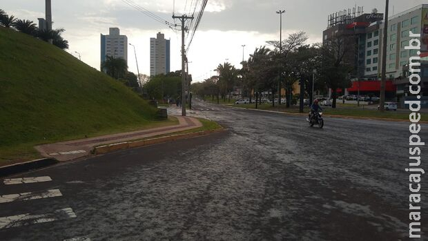 Segunda amanhece com chuvinha e alerta de tempestade em MS Segunda amanhece com chuvinha e alerta de tempestade em MS