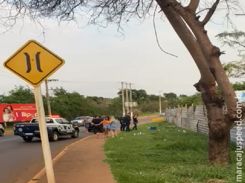 Subcomandante do Corpo de Bombeiros de Maracaju, detém homem, em flagrante, enquanto o autor agredia sua esposa/companheira em via pública Subcomandante do Corpo de Bombeiros de Maracaju, detém homem, em flagrante, enquanto o autor agredia sua esposa/companheira em via pública