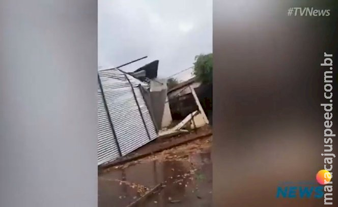 Temporal e ventos de 82 quilômetros por hora fazem estragos em Paranaíba Temporal e ventos de 82 quilômetros por hora fazem estragos em Paranaíba