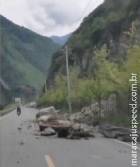 Terremoto de 6,6 graus de magnitude atinge China e deixa ao menos 21 mortos Terremoto de 6,6 graus de magnitude atinge China e deixa ao menos 21 mortos
