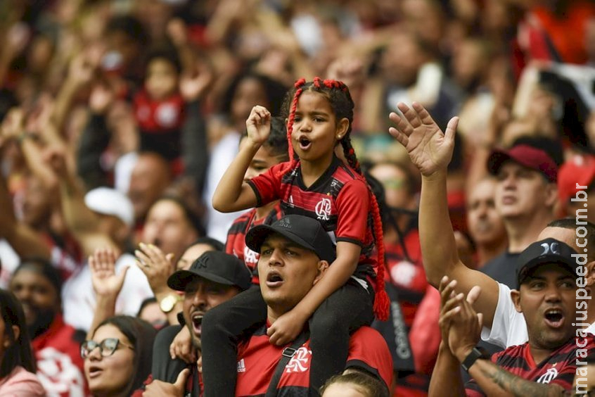 Torcida do Flamengo esgota ingressos para clássico contra o Fluminense Torcida do Flamengo esgota ingressos para clássico contra o Fluminense