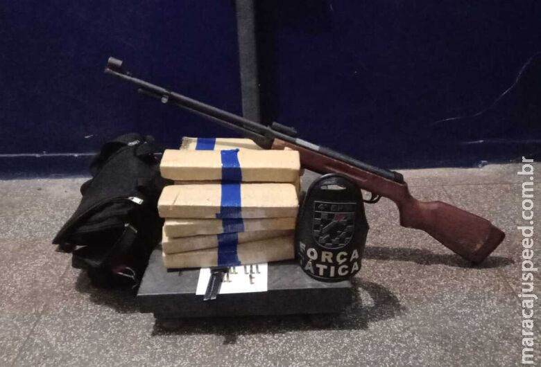 Homem é preso com arma de fogo e tabletes de maconha em região de fronteira Homem é preso com arma de fogo e tabletes de maconha em região de fronteira