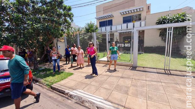 Após calote, cabos eleitorais protestam em frente à sede do PTB