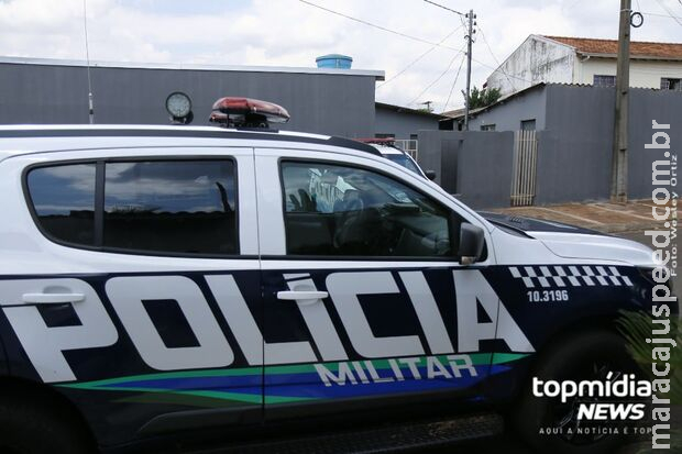 Após discussão, marido quebra porta de guarda-roupa na cabeça da esposa em MS Após discussão, marido quebra porta de guarda-roupa na cabeça da esposa em MS